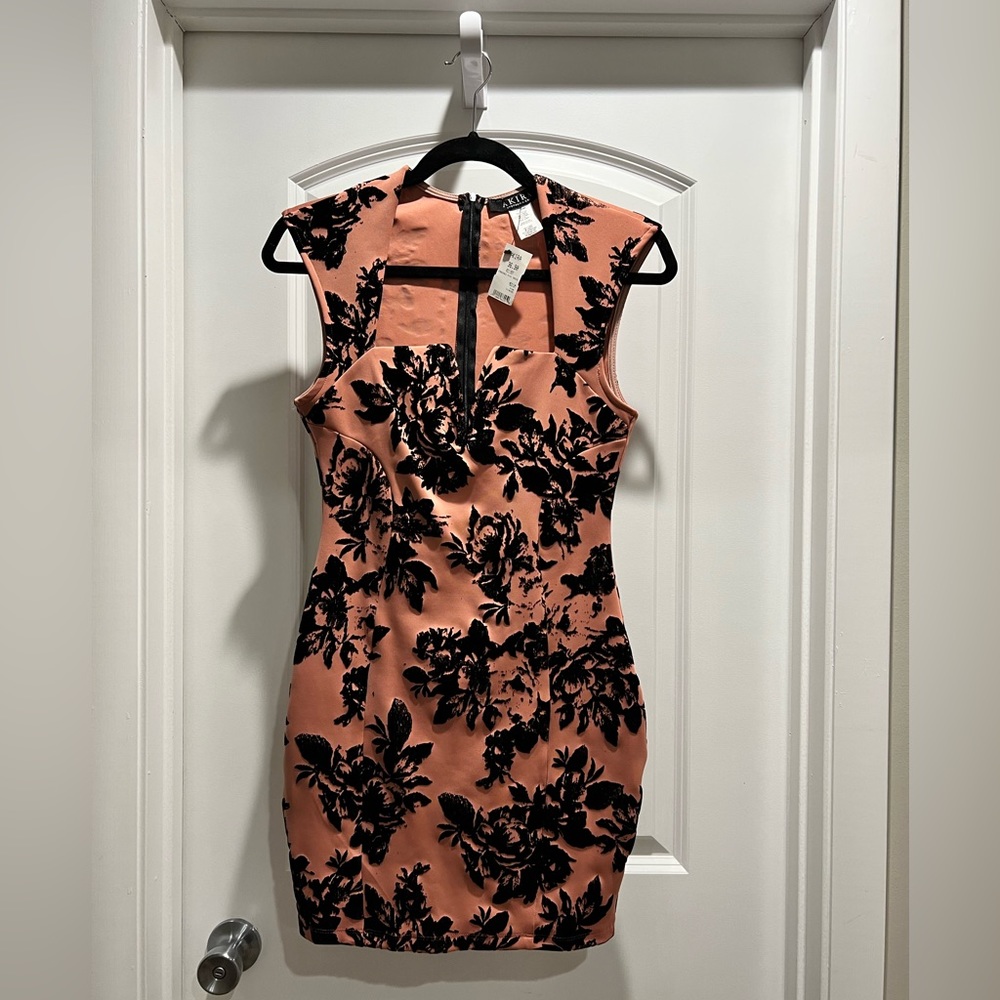 NEVER WORN Peach Mini Dress with Black Velvet Floral Detailing